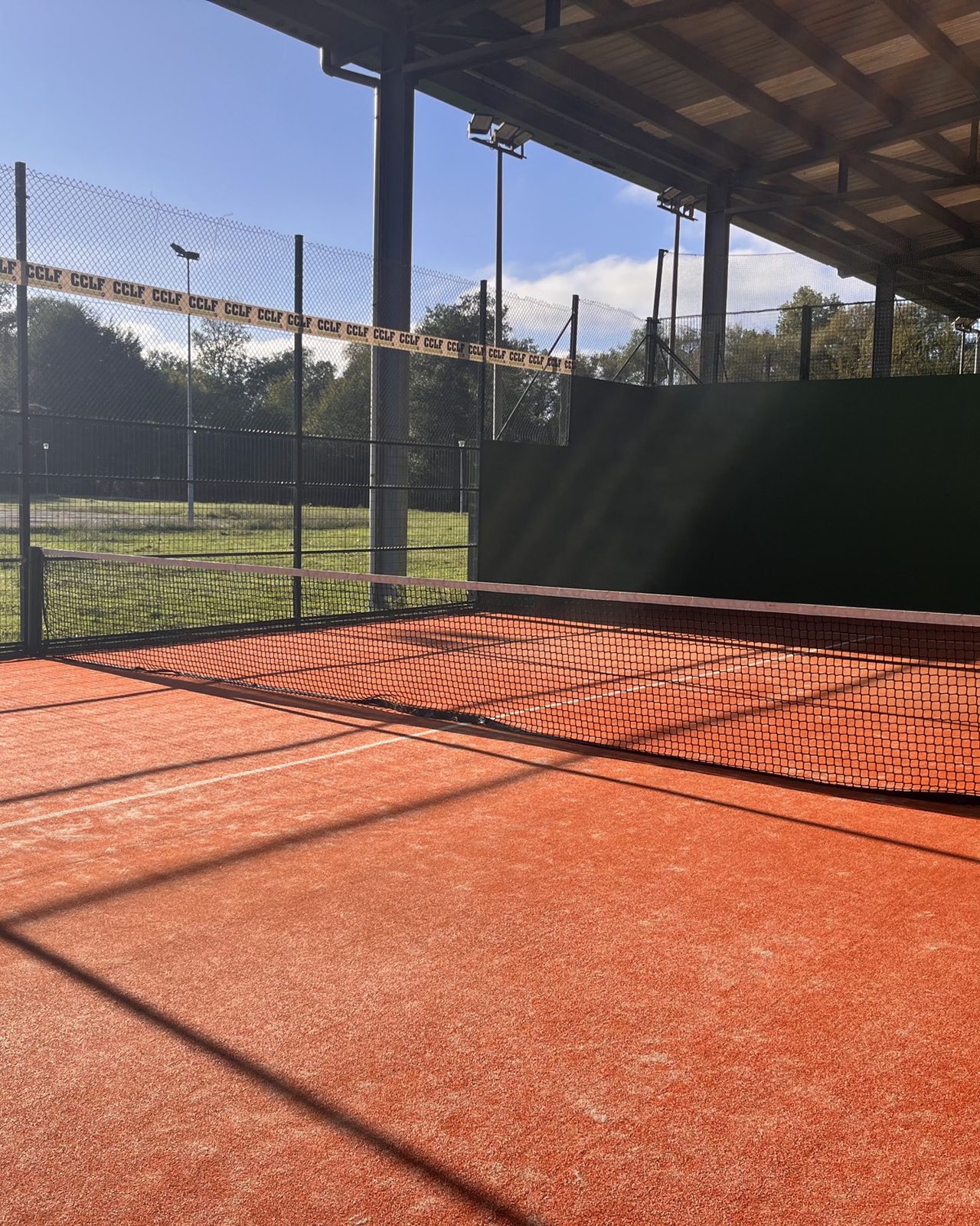 Clay padel court at Club de Campo La Fresneda in the morning sun